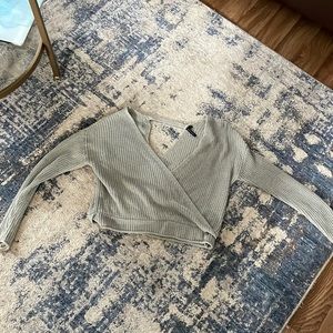 Green/gray sweater
